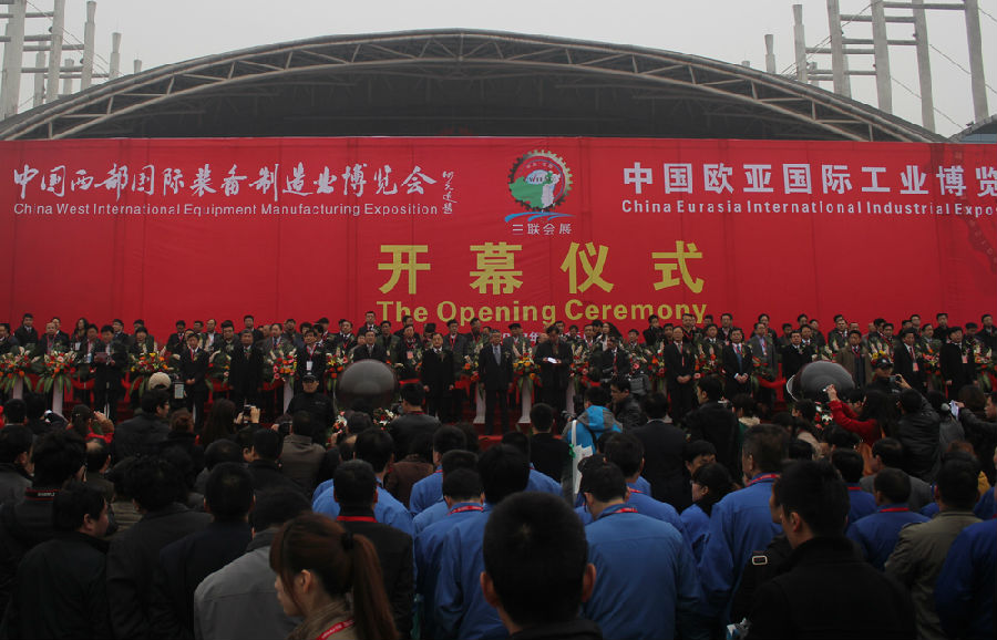 球友会·体育携新品参展中国西部国际制博会-1.jpg