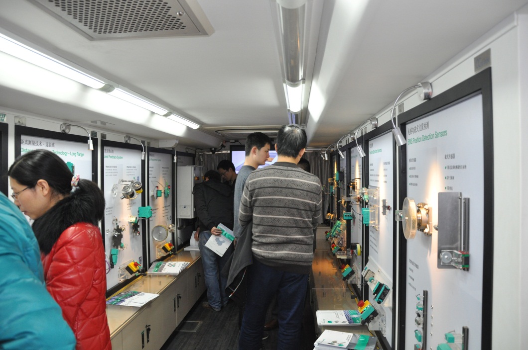 倍加福携多款传感器探访球友会·体育公司-3.jpg